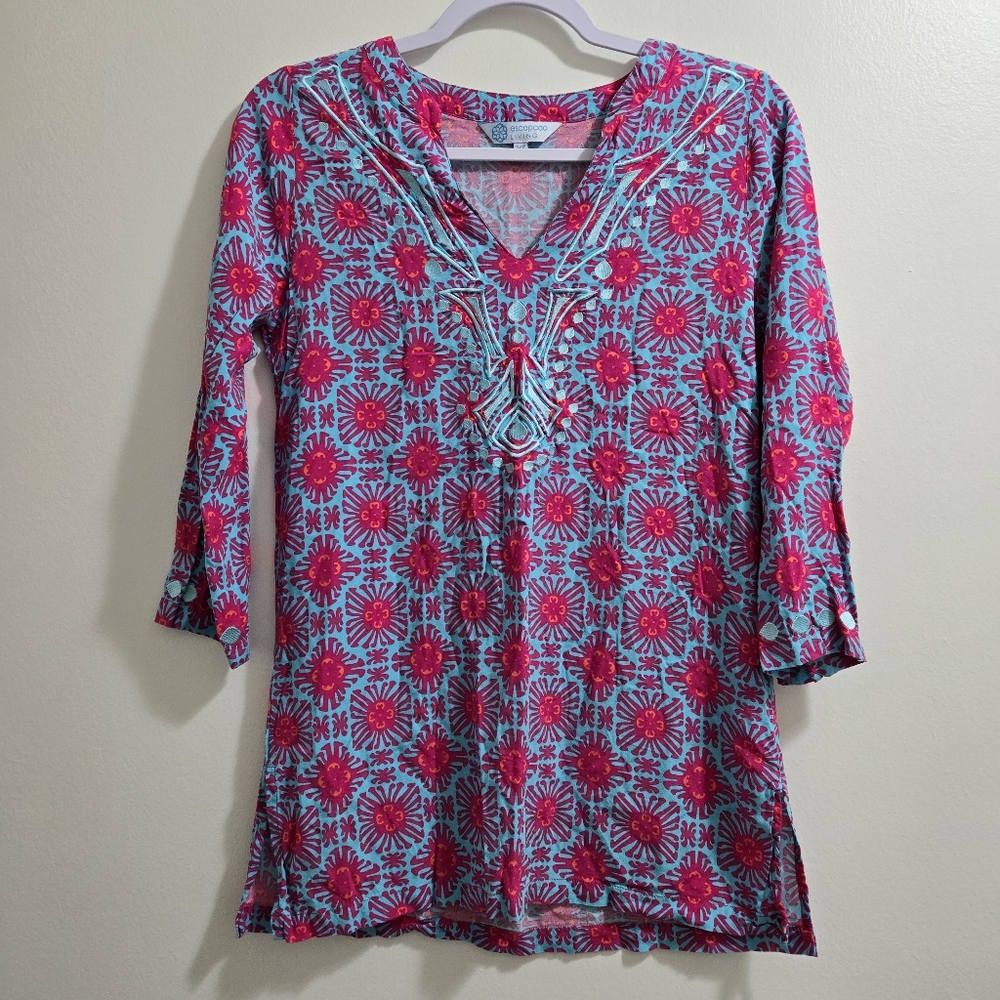 ESCAPADA LIVING Geometric Embroidered Vibrant V neck 3/4 Sleeve Top XS - Picture 2 of 10